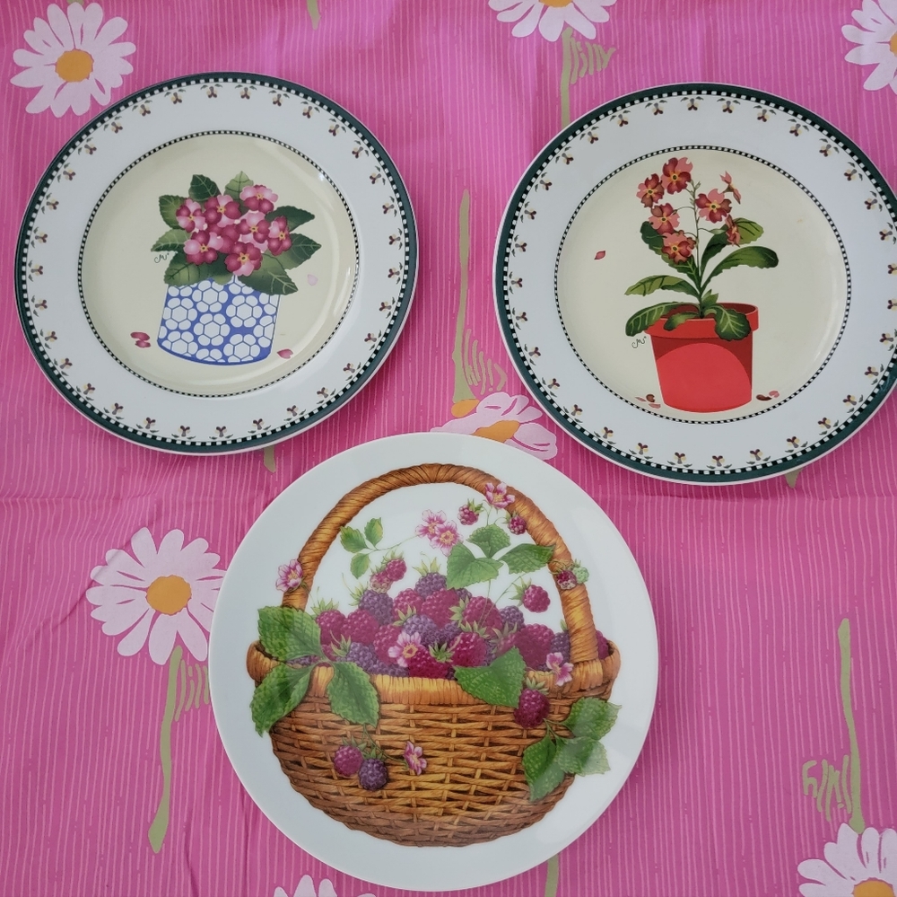 Spring blossom and berries salad/dessert plates, no chips in any plate